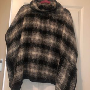 ⚪️NWOT BCBG plaid top⚪️